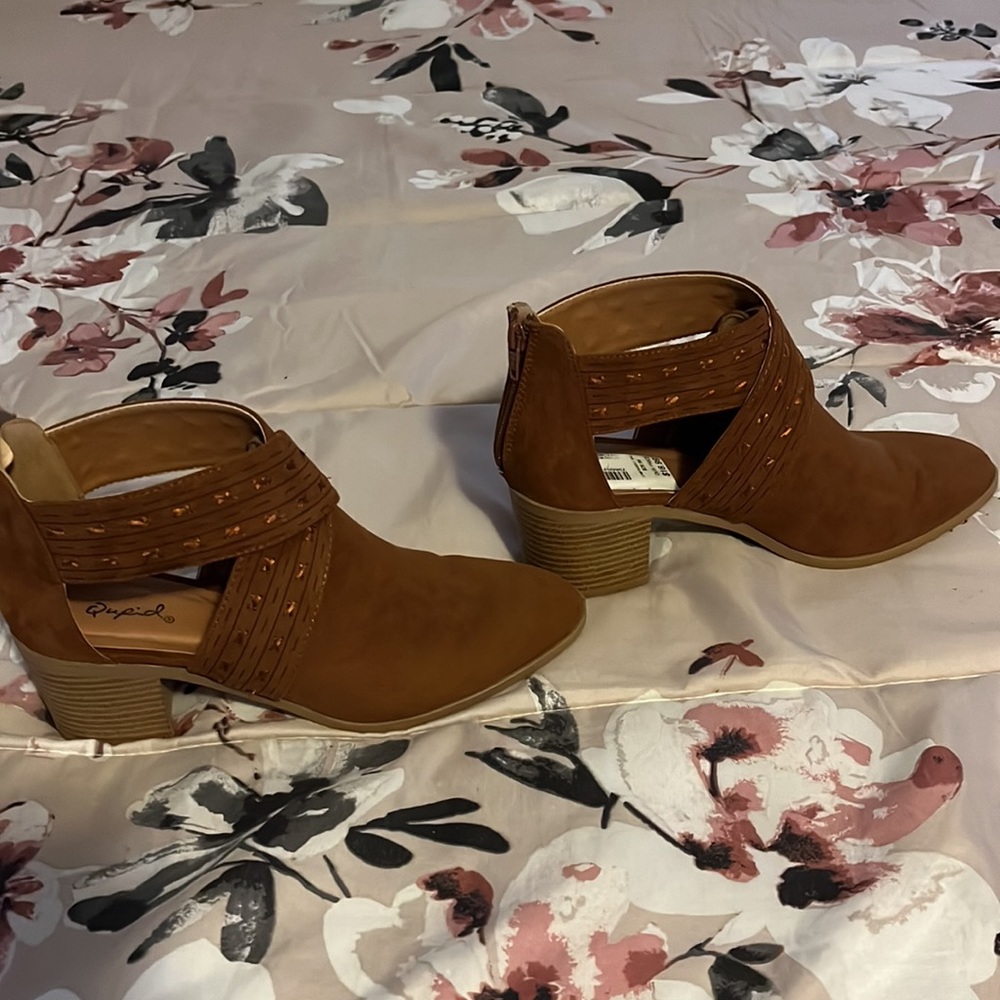 Boots - Picture 3 of 3